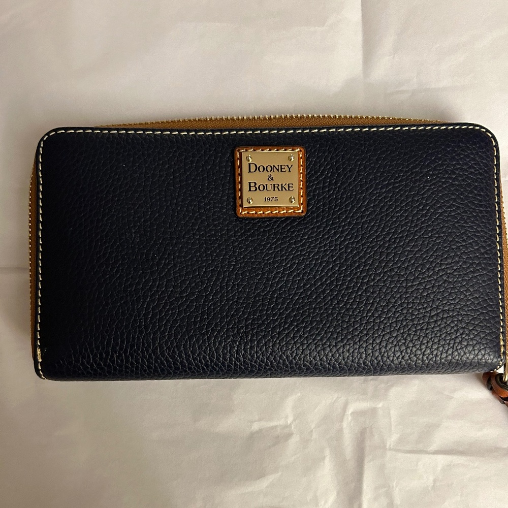 Dooney and Bourke zipper wristlet wallet